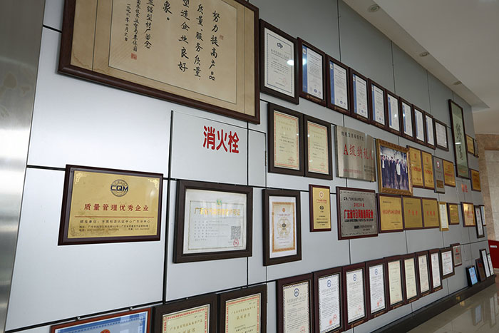 鋁型材定制開(kāi)模中亞鋁型材廠(chǎng)家辦公樓-證書(shū)墻